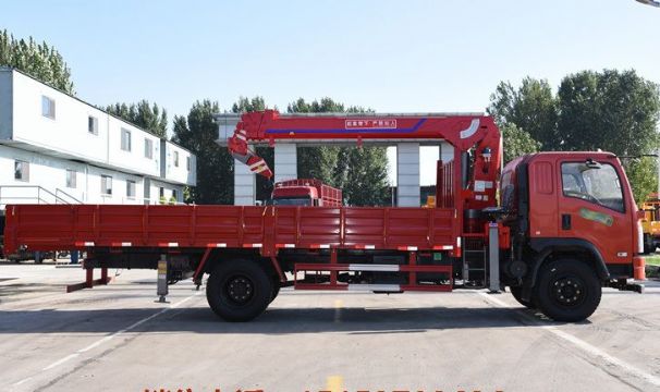 點擊查看詳細信息<br>標題：6.3噸東風160馬力隨車吊 閱讀次數：1993