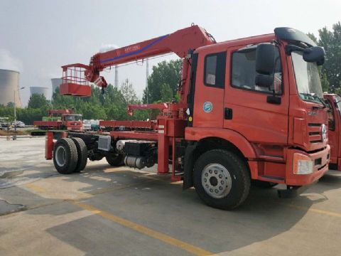 點擊查看詳細信息<br>標題：6.3噸大運隨車吊 閱讀次數：1621