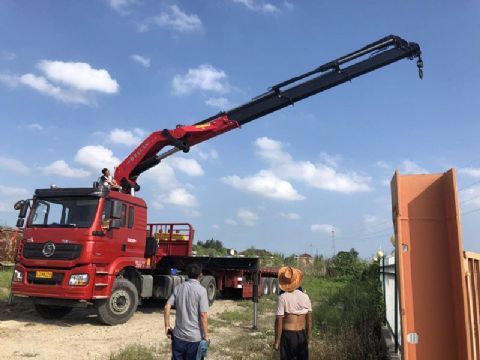 點擊查看詳細信息<br>標題：30噸折臂吊 閱讀次數：2491